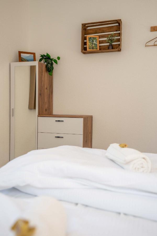 Moderne Wohnung Mit Parkplatz Ostermundigen Exterior foto