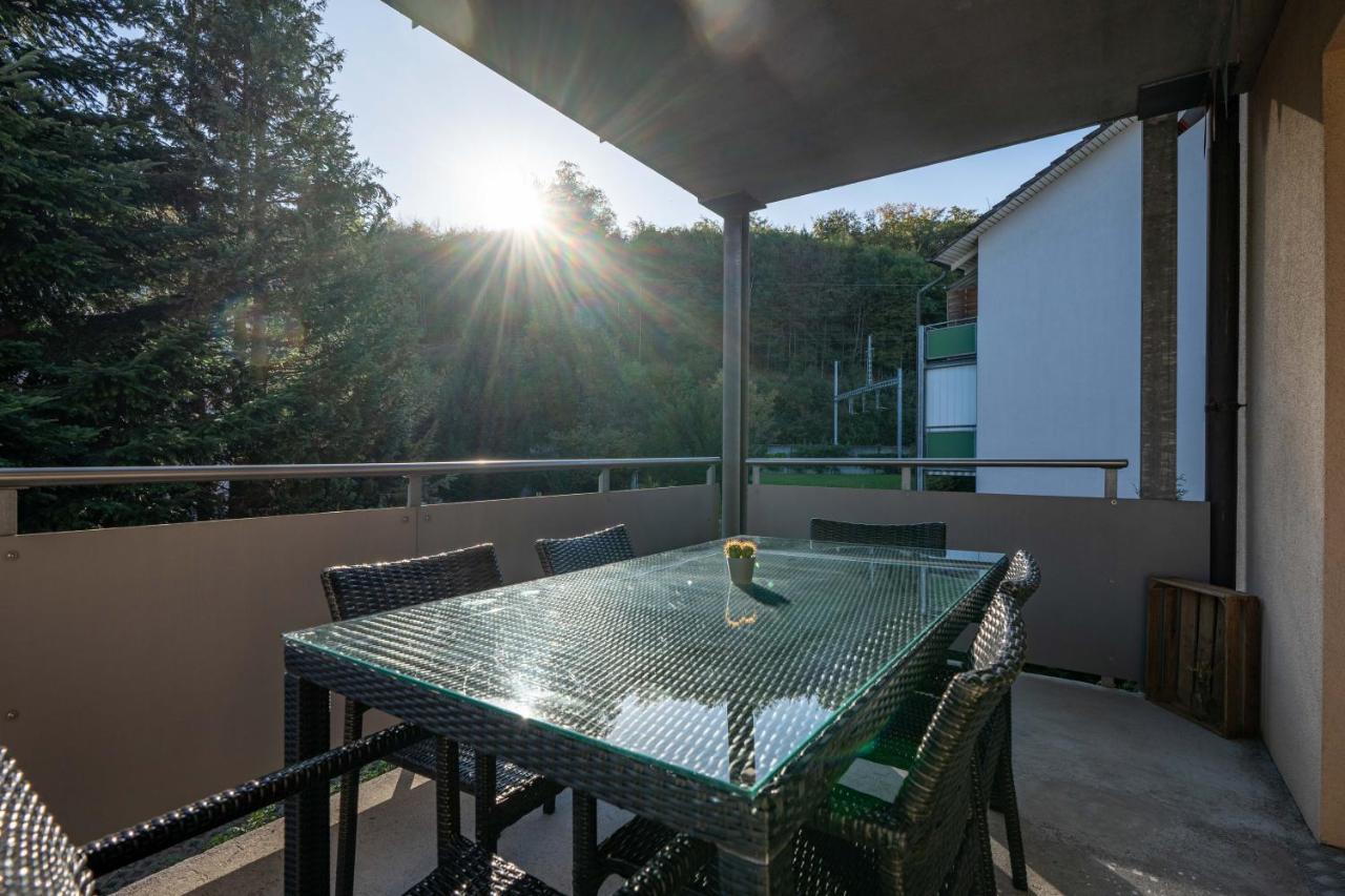 Moderne Wohnung Mit Parkplatz Ostermundigen Exterior foto