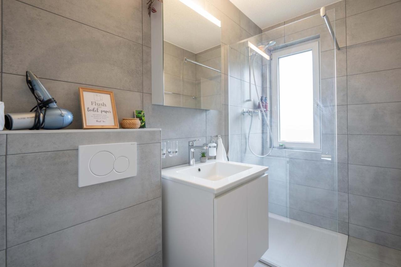 Moderne Wohnung Mit Parkplatz Ostermundigen Exterior foto