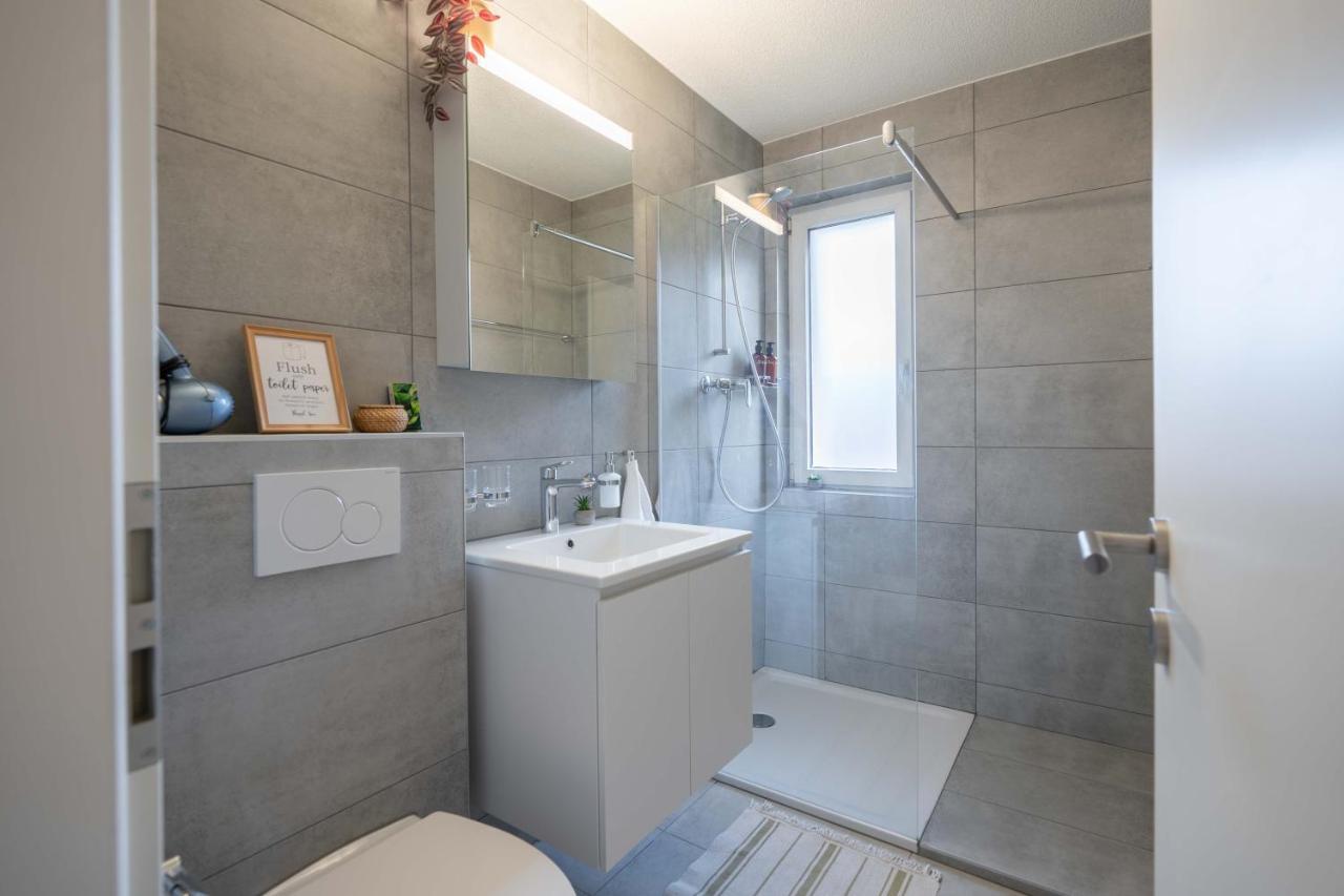 Moderne Wohnung Mit Parkplatz Ostermundigen Exterior foto